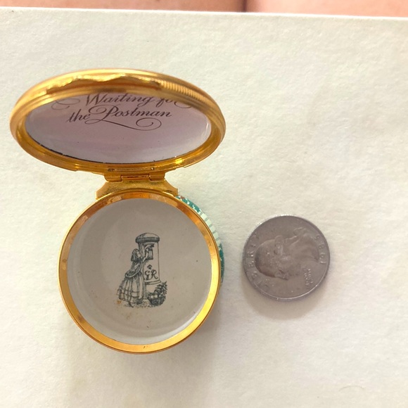 Halcyon Days English enamel trinket box.Vintage 1980. Christmas theme with lid. - Picture 6 of 7